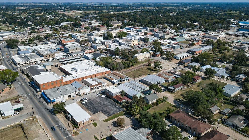 More Photos Of 200 W First St, Brenham Warehouse For Sale