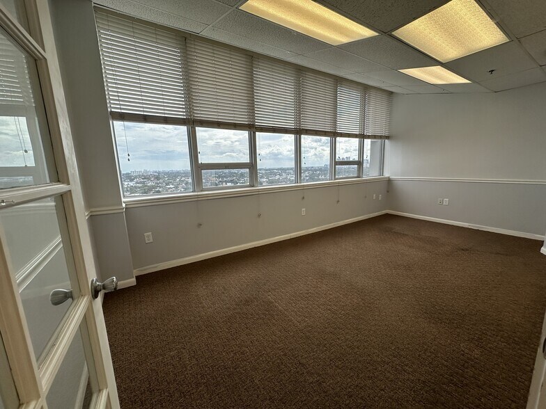 More Photos Of 2455 E Sunrise Blvd, Fort Lauderdale Loft Creative Space For Sale