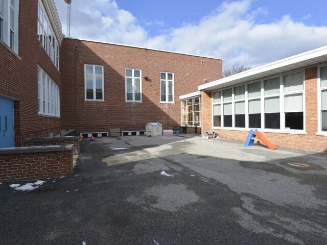 More Photos Of 260 S Wellwood Ave, Lindenhurst Loft Creative Space For Sale