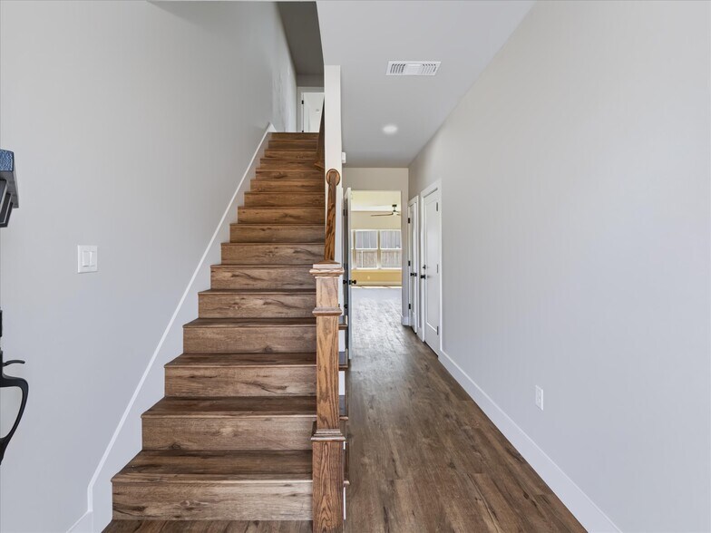 More Photos Of 1306 Country Rd, Whitesboro Apartments For Sale