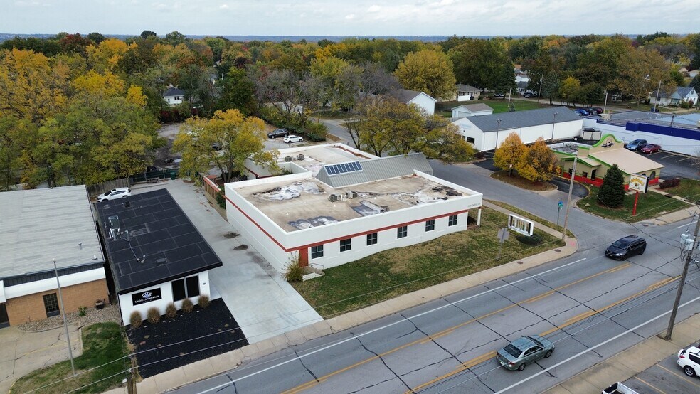 More Photos Of 5601 Douglas Ave, Des Moines Office For Sale