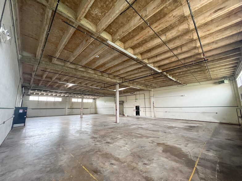 More Photos Of 711 Culebra Rd, San Antonio Distribution For Lease