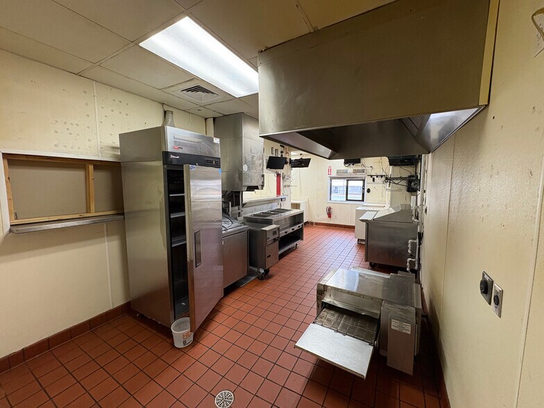 More Photos Of 2521 Alpine Ave, Grand Rapids Restaurant For Sale