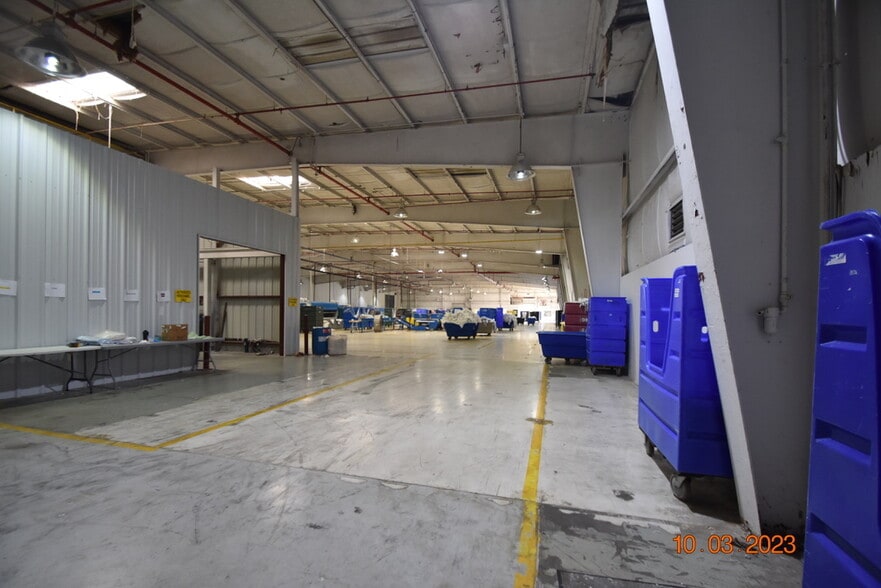 More Photos Of 956 N Broadway St, Greenville Distribution For Sale