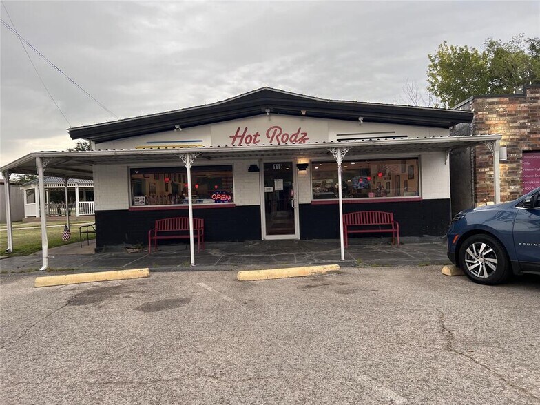 More Photos Of 115 S Main St, Crandall Restaurant For Sale