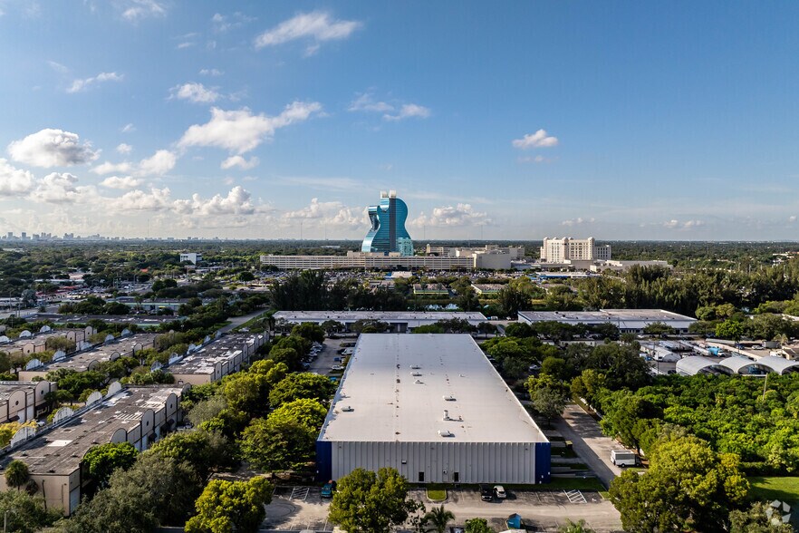 More Photos Of 4701-4759 SW 51 St, Davie Warehouse For Lease