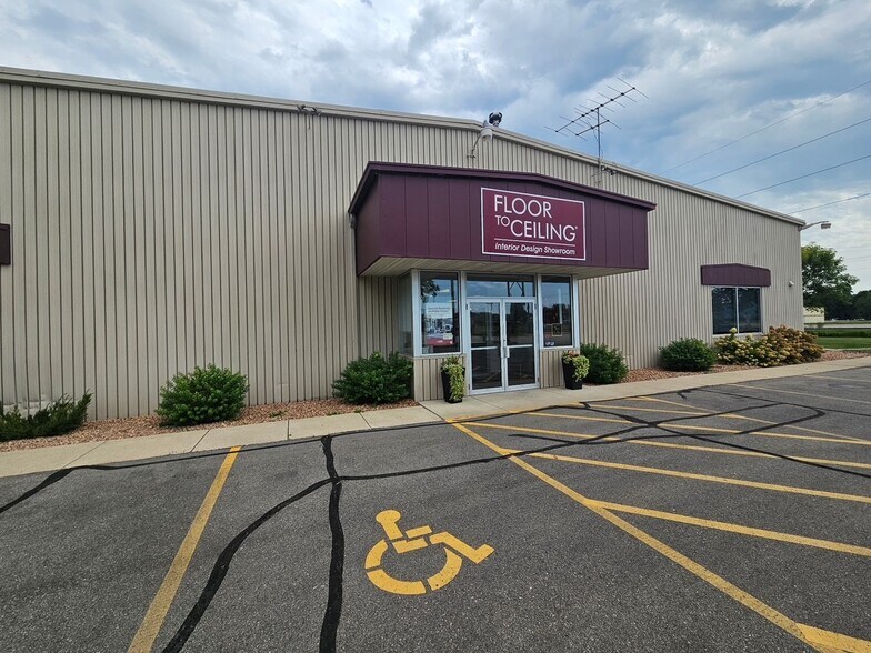 More Photos Of 100 19th St NW, Willmar Showroom For Sale