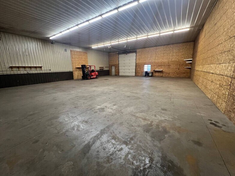 More Photos Of 235 2nd Ave SW, Byron Warehouse For Lease