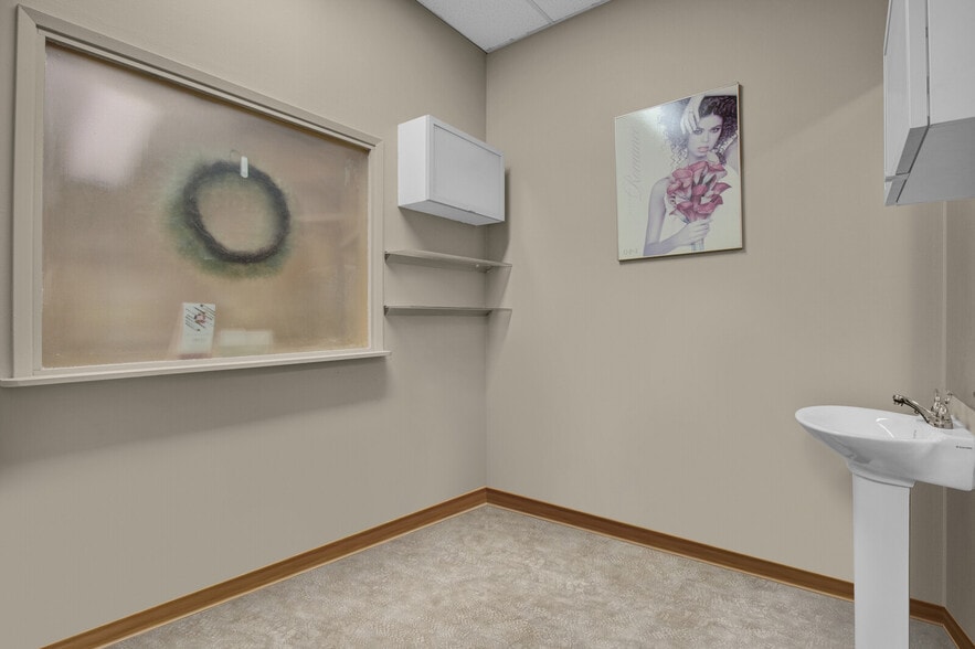 More Photos Of 11520 100 Av NW, Edmonton Apartments For Sale