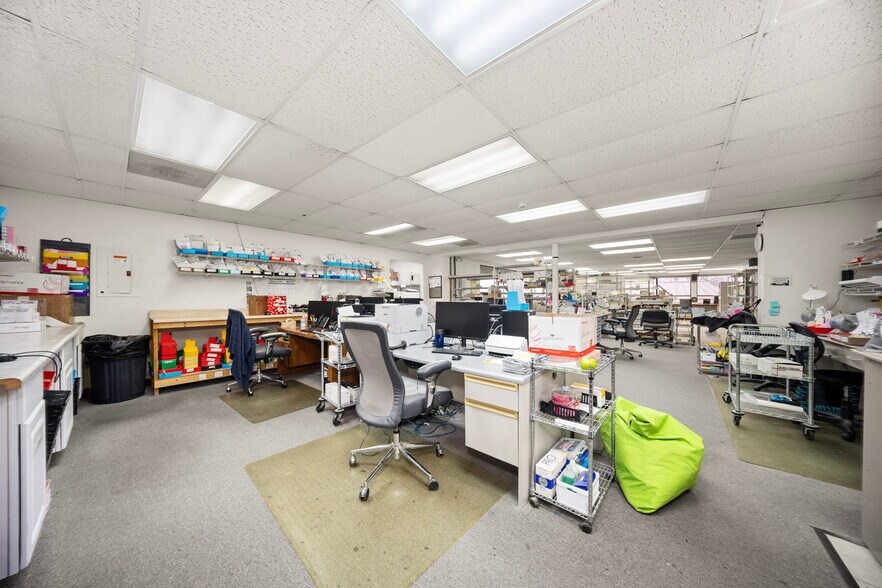 More Photos Of 5413 Walnut Ave, Downers Grove Office For Lease