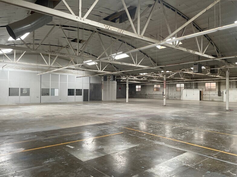 More Photos Of 335 W Redondo Beach Blvd, Gardena Manufacturing For Lease
