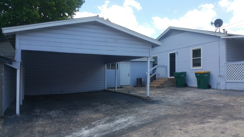 More Photos Of 415 N Main St, Belton General Retail For Sale