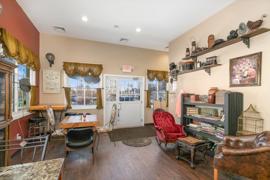 More Photos Of 30 Railroad Ave, Haverhill Restaurant For Sale