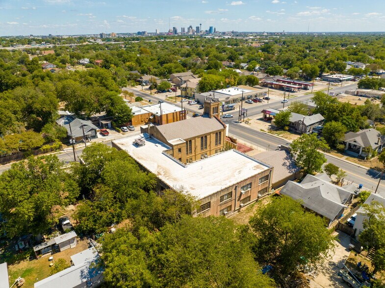 More Photos Of 1701 W Woodlawn Ave, San Antonio Religious Facility For Sale