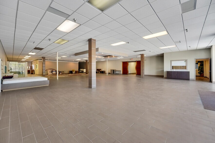 More Photos Of 1900 Buford Hwy, Duluth Warehouse For Lease