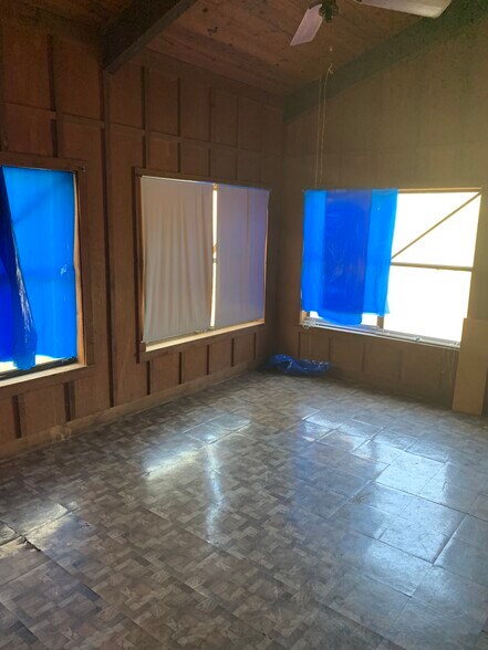 More Photos Of 8804 Warsaw Road 85, Aliceville Loft Creative Space For Sale