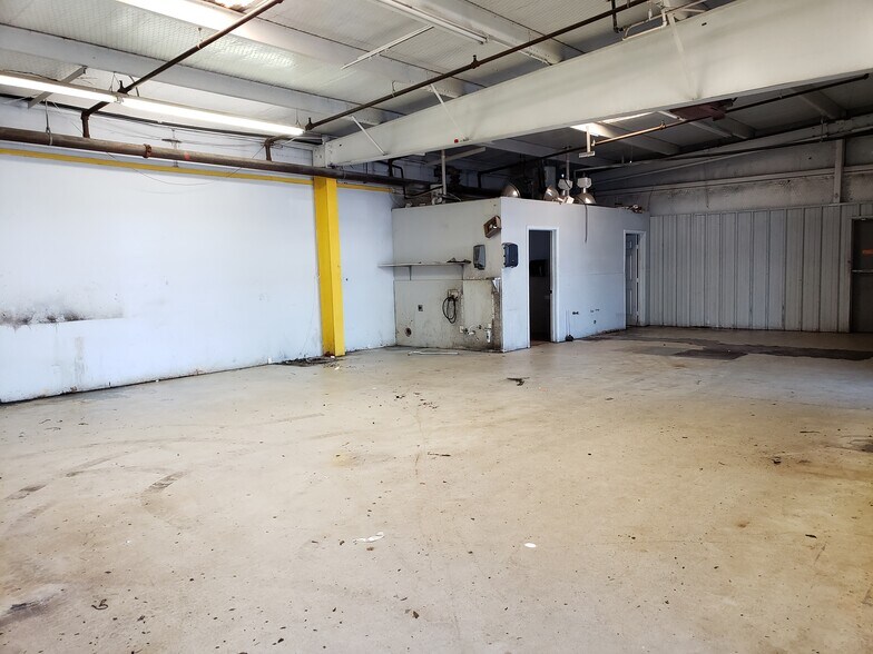 More Photos Of 3317 Inwood Rd, Dallas Auto Repair For Lease