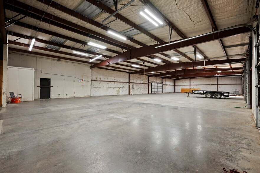 More Photos Of 650 E Highway 67, Duncanville Light Distribution For Sale