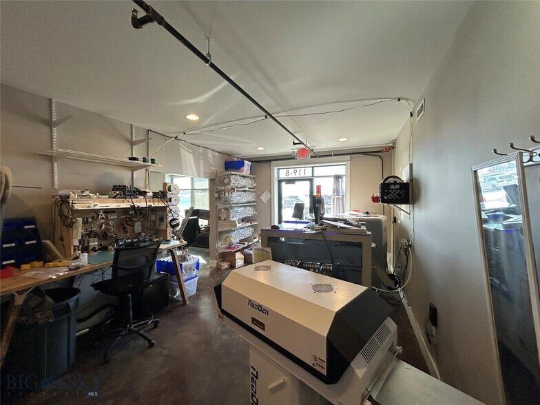 More Photos Of 119 Gold Miner Ln, Belgrade Flex For Lease