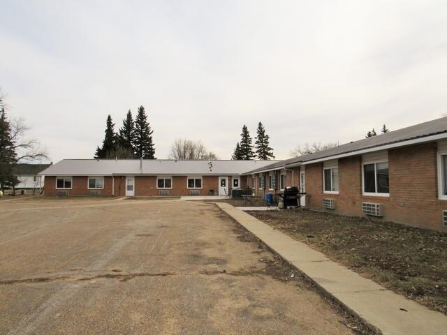 More Photos Of 211 1st St Ne, Halliday Hotel For Sale