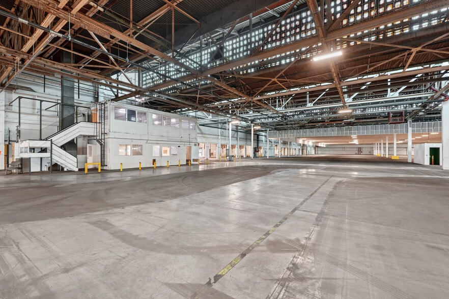 More Photos Of 2800 Eastern Blvd, Middle River Distribution For Lease