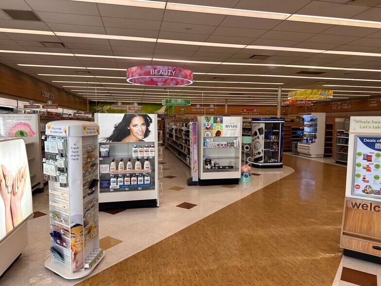 More Photos Of 939 Us Highway 31 S, Traverse City Drugstore For Sale