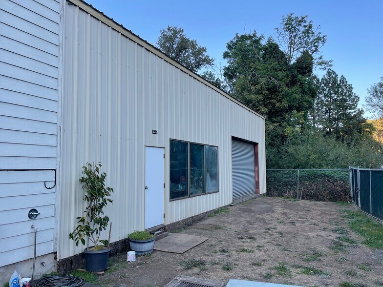 More Photos Of 5565 NE Stephens St, Winchester Auto Repair For Sale