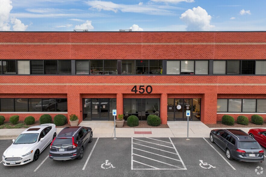 More Photos Of 450 Solomon Dr, Fredericksburg Office For Lease