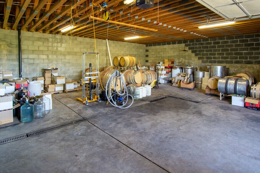 More Photos Of 7071 Ridge Road, Newcastle Winery Vineyard For Sale