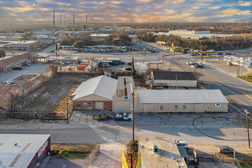 More Photos Of 1808 Bomar Ave, Fort Worth General Retail For Sale