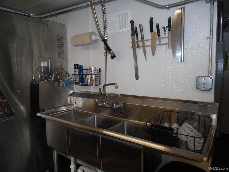 More Photos Of 31 Trimountain Ave, South Range Bar For Sale