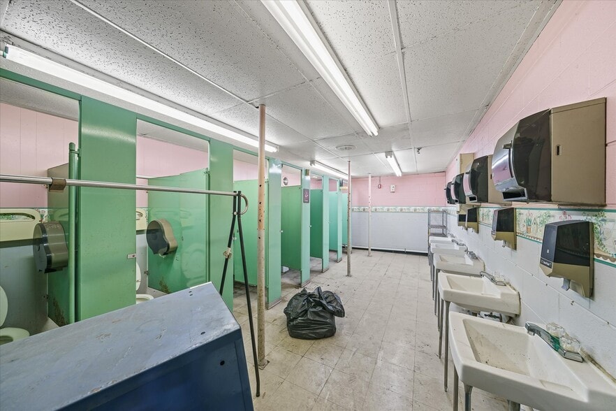 More Photos Of 119 N Main St, Byrdstown Manufacturing For Sale