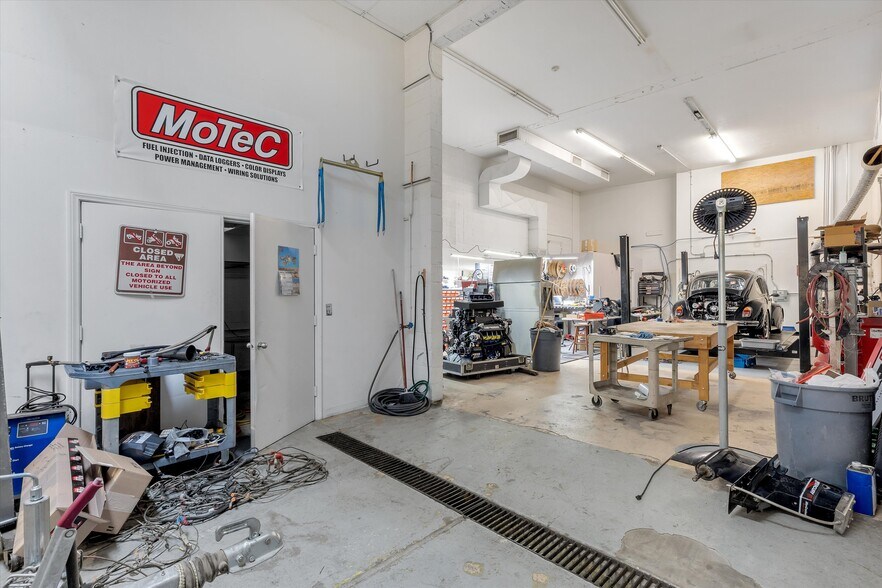 More Photos Of 674 Wells Rd, Boulder City Warehouse For Sale