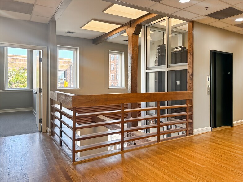 More Photos Of 2129 1st Ave N, Birmingham Coworking Space