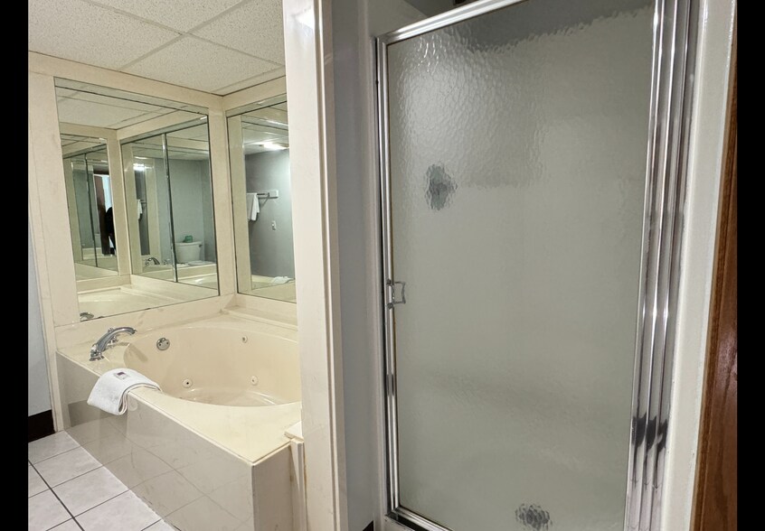 More Photos Of 2331 Lake Rd, Dyersburg Hotel For Sale