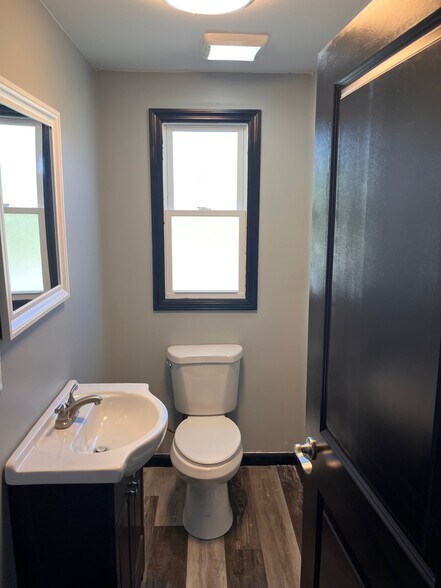 More Photos Of 810 Carlton Dr, Bentleyville Office For Lease