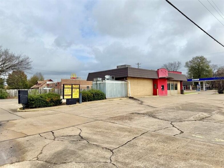 More Photos Of 1103 N Arkansas Ave, Russellville Freestanding For Sale