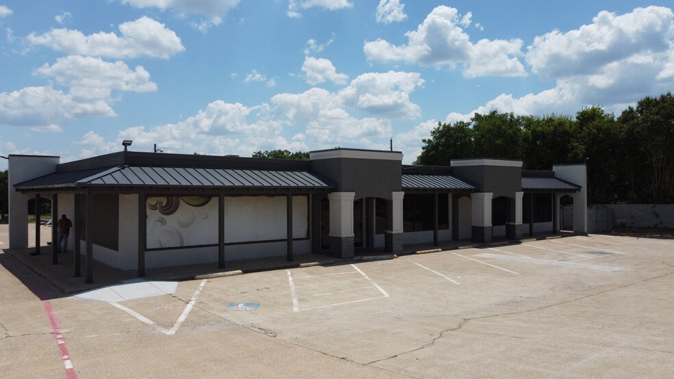 More Photos Of 202 W Center St, Duncanville Freestanding For Lease