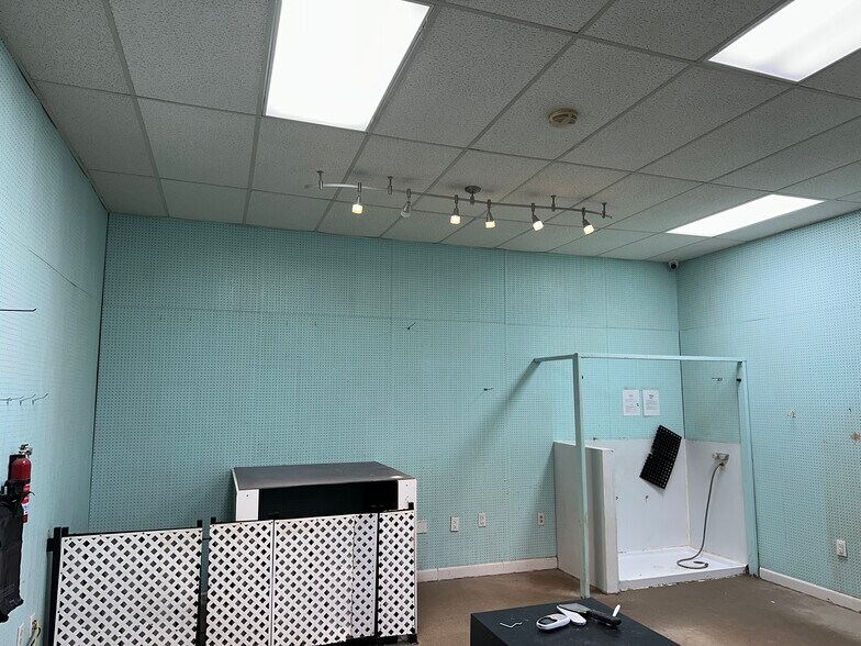 More Photos Of 574 W Main St, Plymouth Office Residential For Lease