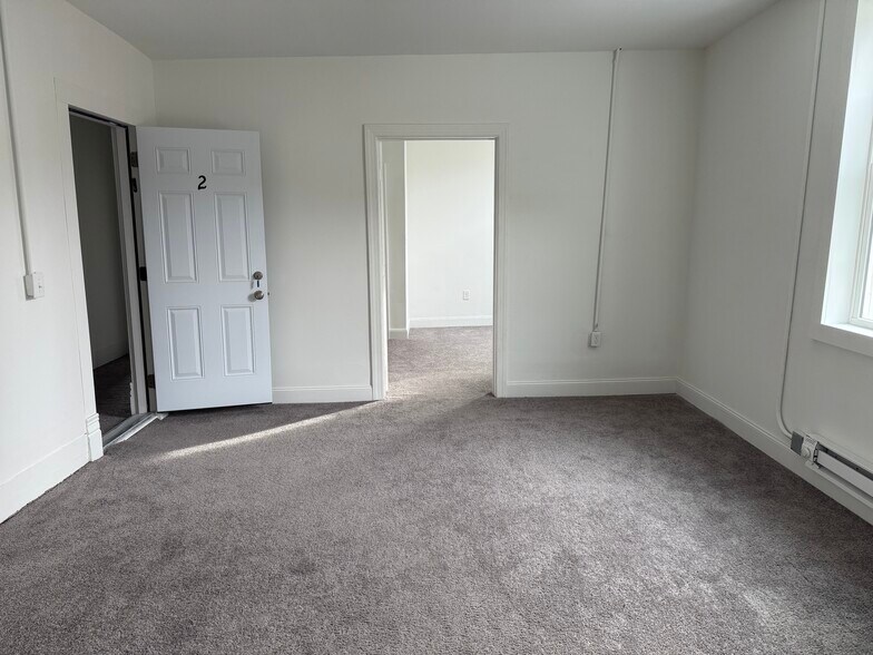 More Photos Of 33 N Washington St, Berkeley Springs Restaurant For Sale