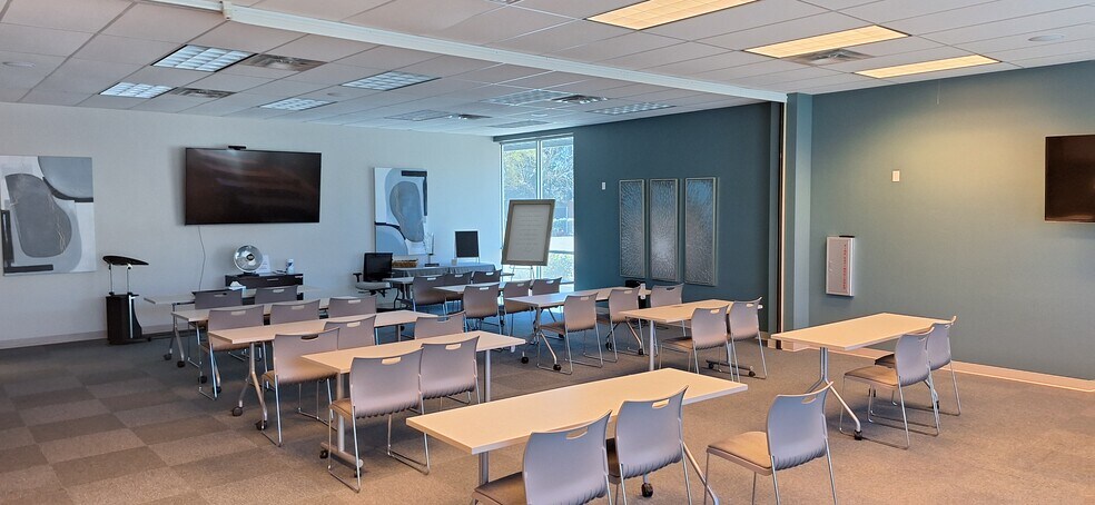 More Photos Of 705 Wells Rd, Orange Park Light Manufacturing For Lease