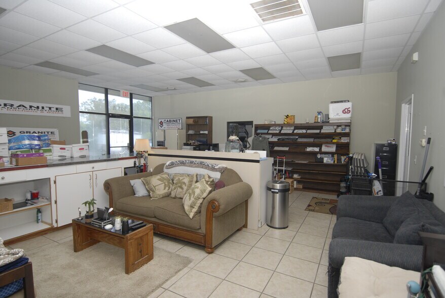 More Photos Of 391 Green Meadows Dr, Wilmington Industrial For Lease