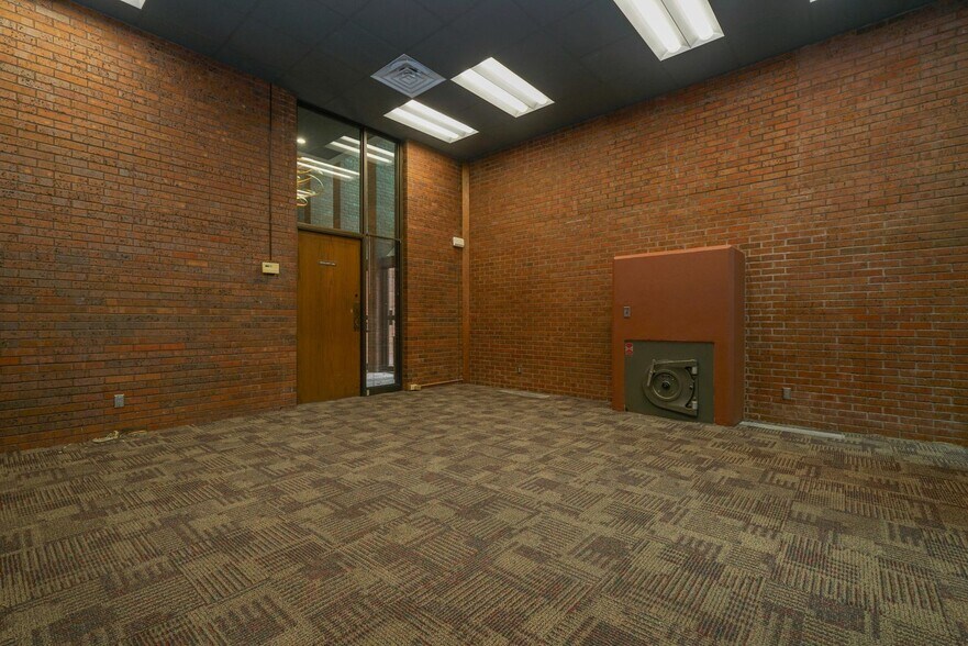 More Photos Of 208 W Reed St, Moberly Office For Sale