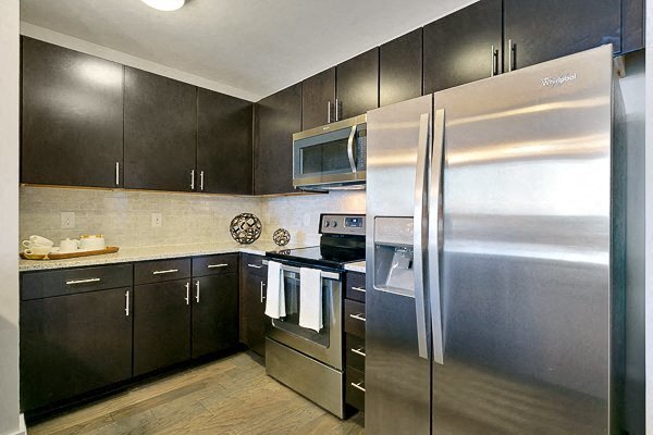 More Photos Of 1701 Payne St, Dallas Apartments For Lease