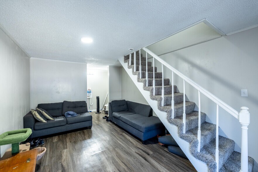 More Photos Of 306 N Main St, Lexington Apartments For Sale