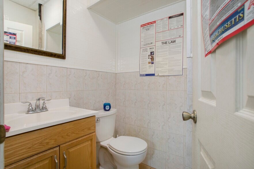 More Photos Of 643-645 Broadway, Everett Storefront Retail Residential For Lease