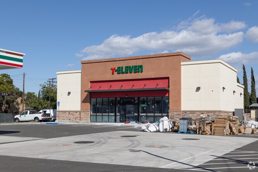 More Photos Of 813 Euclid St, Santa Ana Service Station For Sale