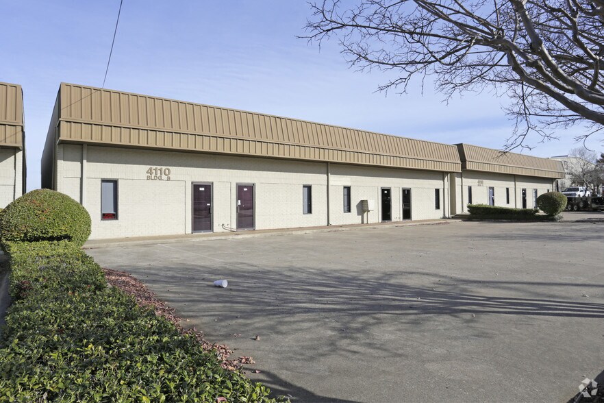 More Photos Of 4110 Cedar Lake Dr, Dallas Light Distribution For Lease