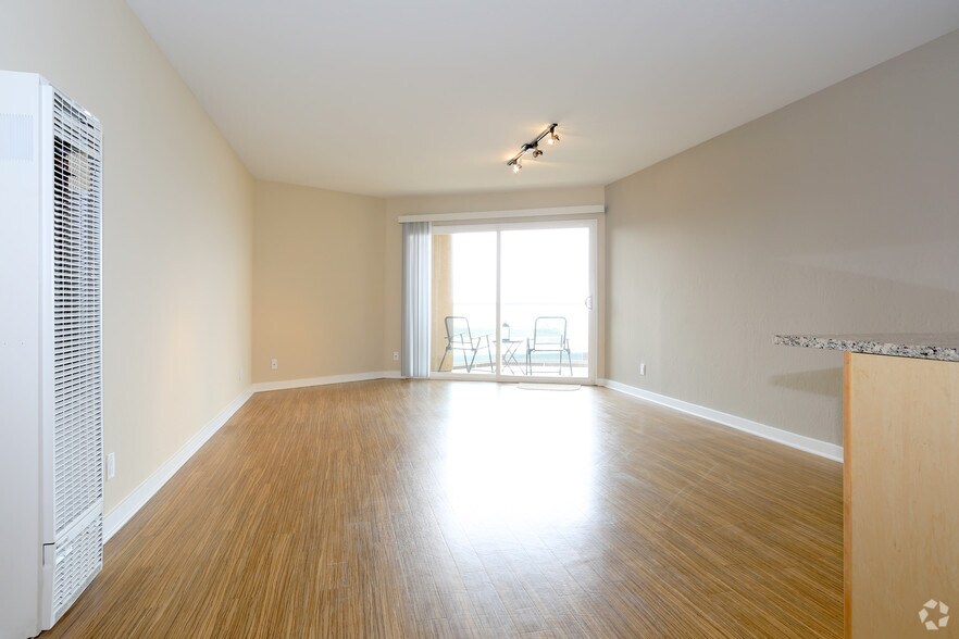 More Photos Of 380 Esplanade Ave, Pacifica Apartments For Sale