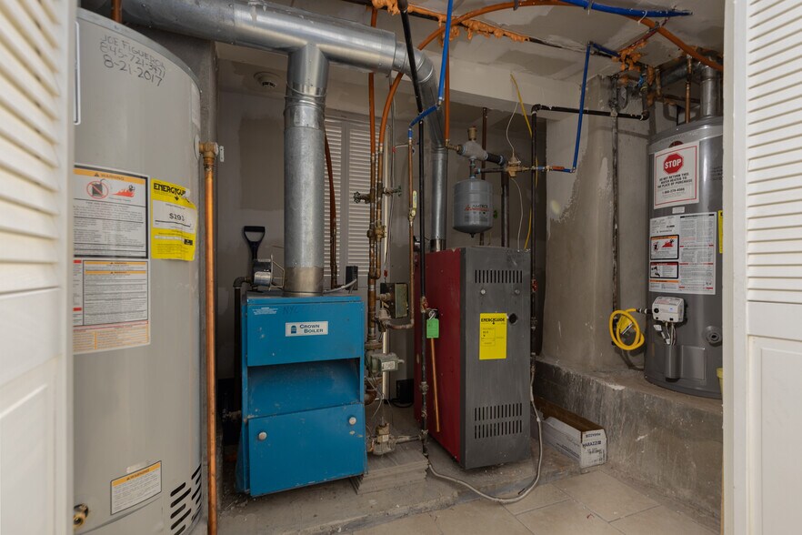 More Photos Of 82-84 W Railroad Ave, Garnerville Storefront Retail Residential For Sale